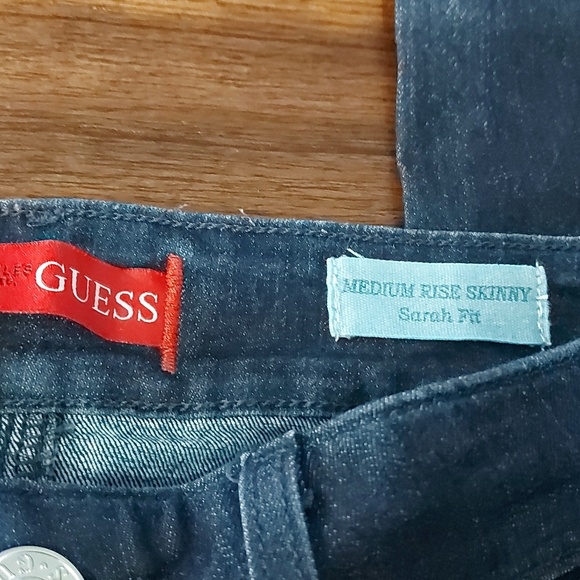 Guess Jeans Size 28 - Picture 4 of 5